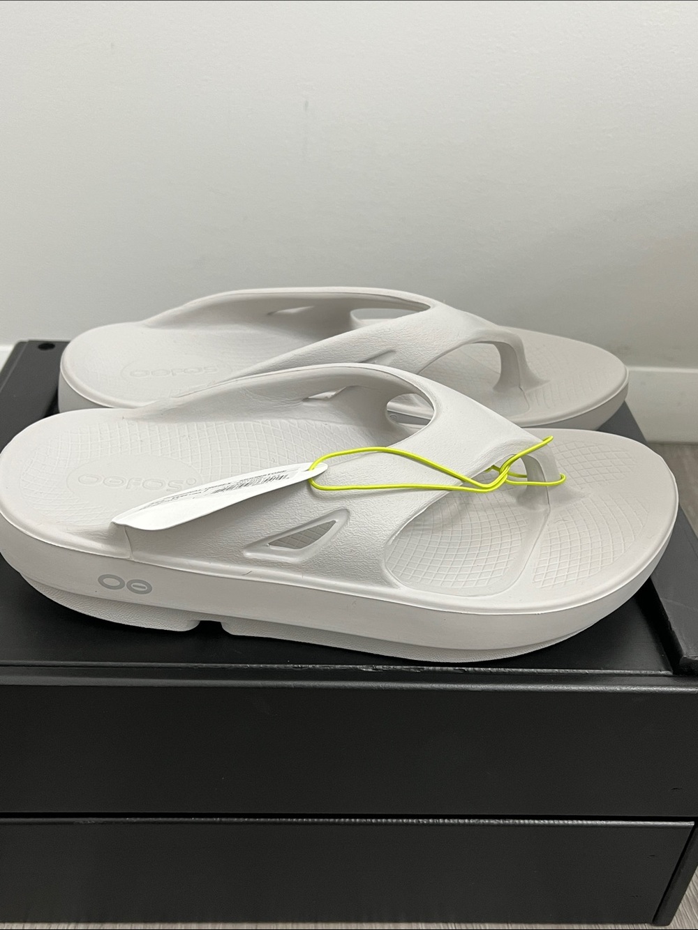 Oofos Ooriginal moonstone thong sandals slides women’s size 6 men’s 4 new